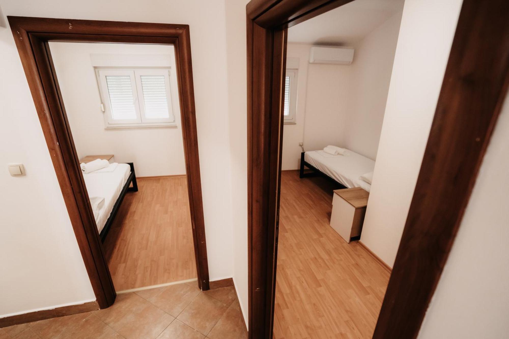 Riverside Apartments โมสตาร์ ภายนอก รูปภาพ