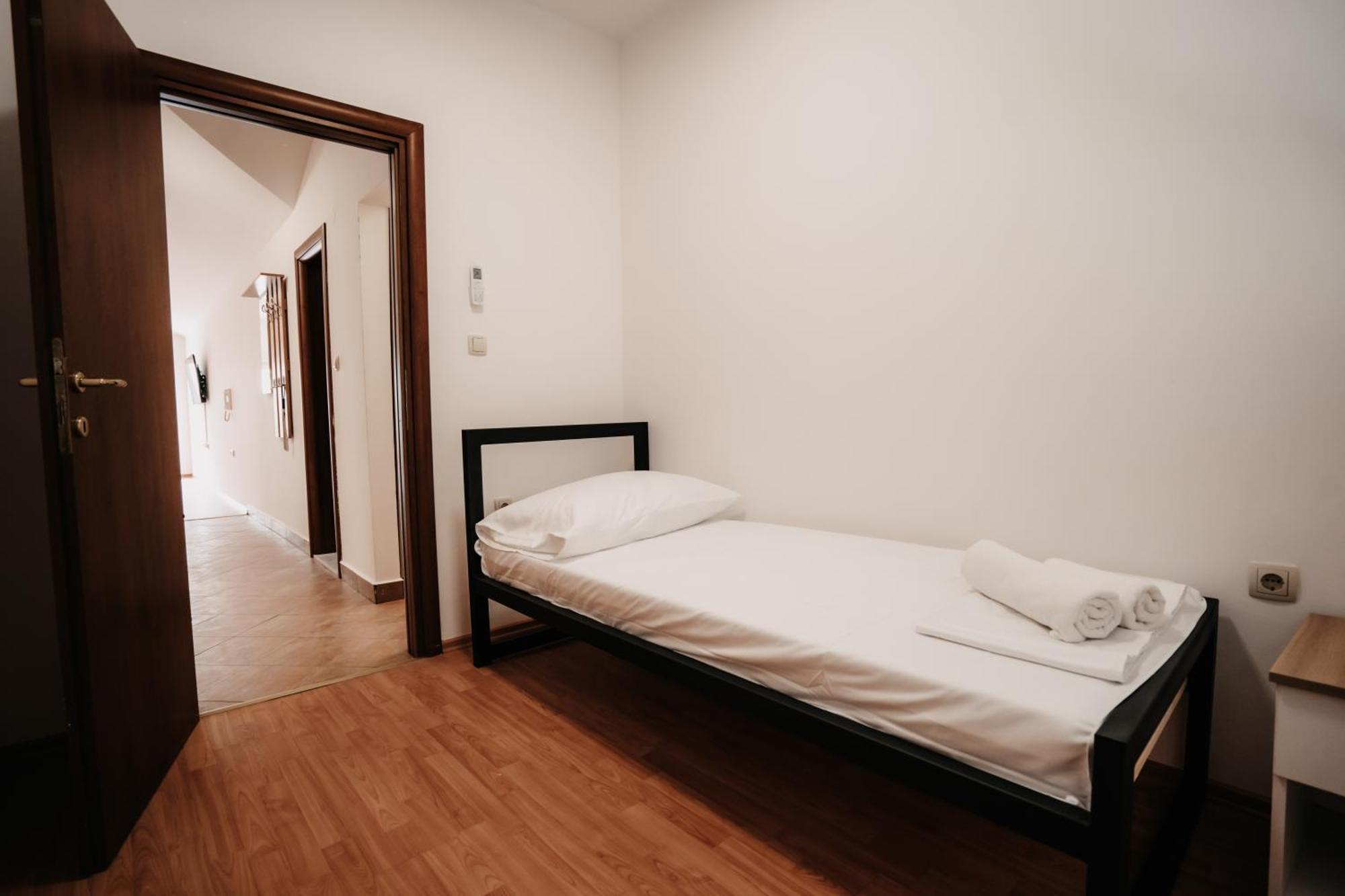 Riverside Apartments โมสตาร์ ภายนอก รูปภาพ